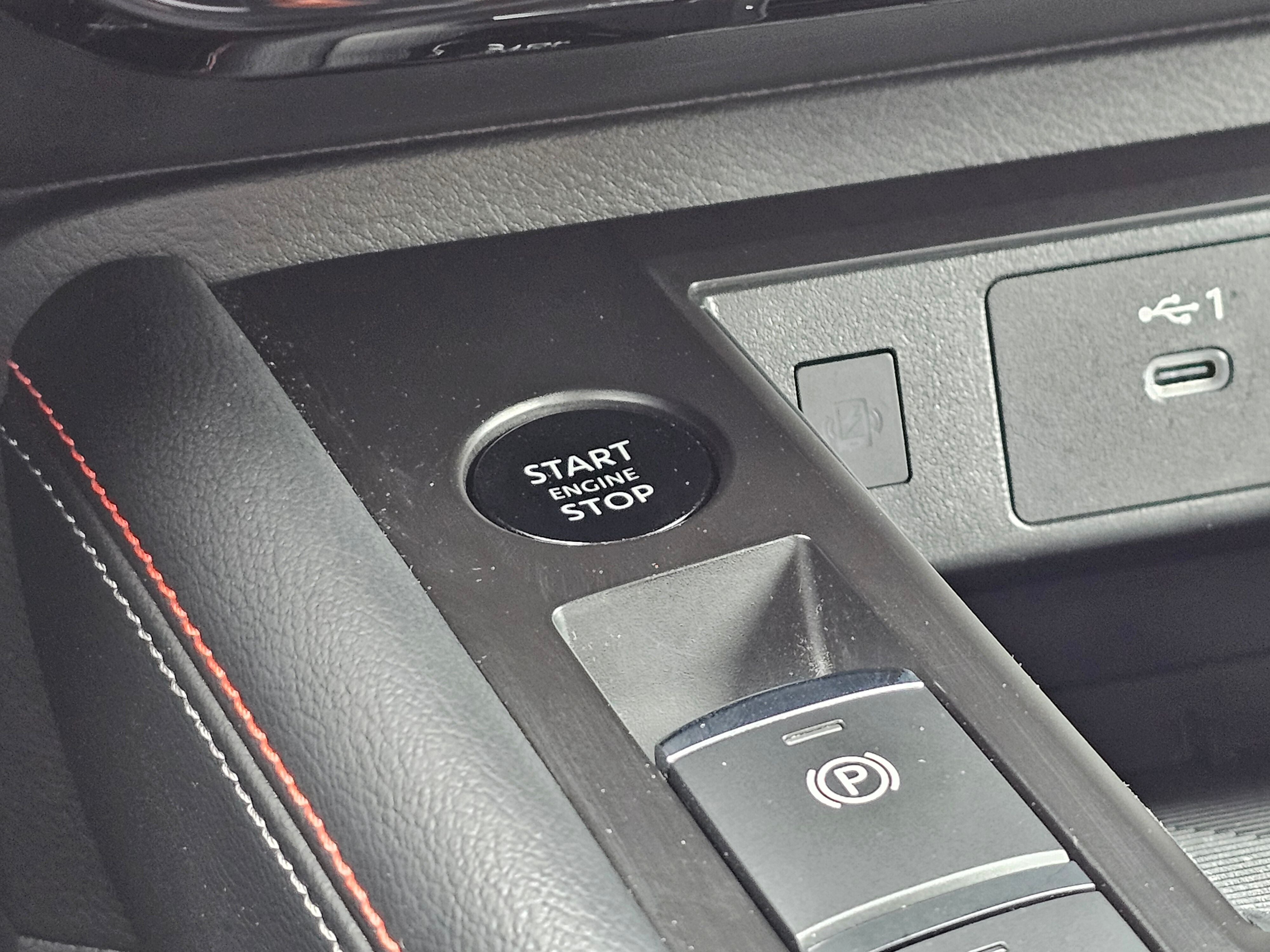 2025 Nissan Kicks SR Intelligent AWD