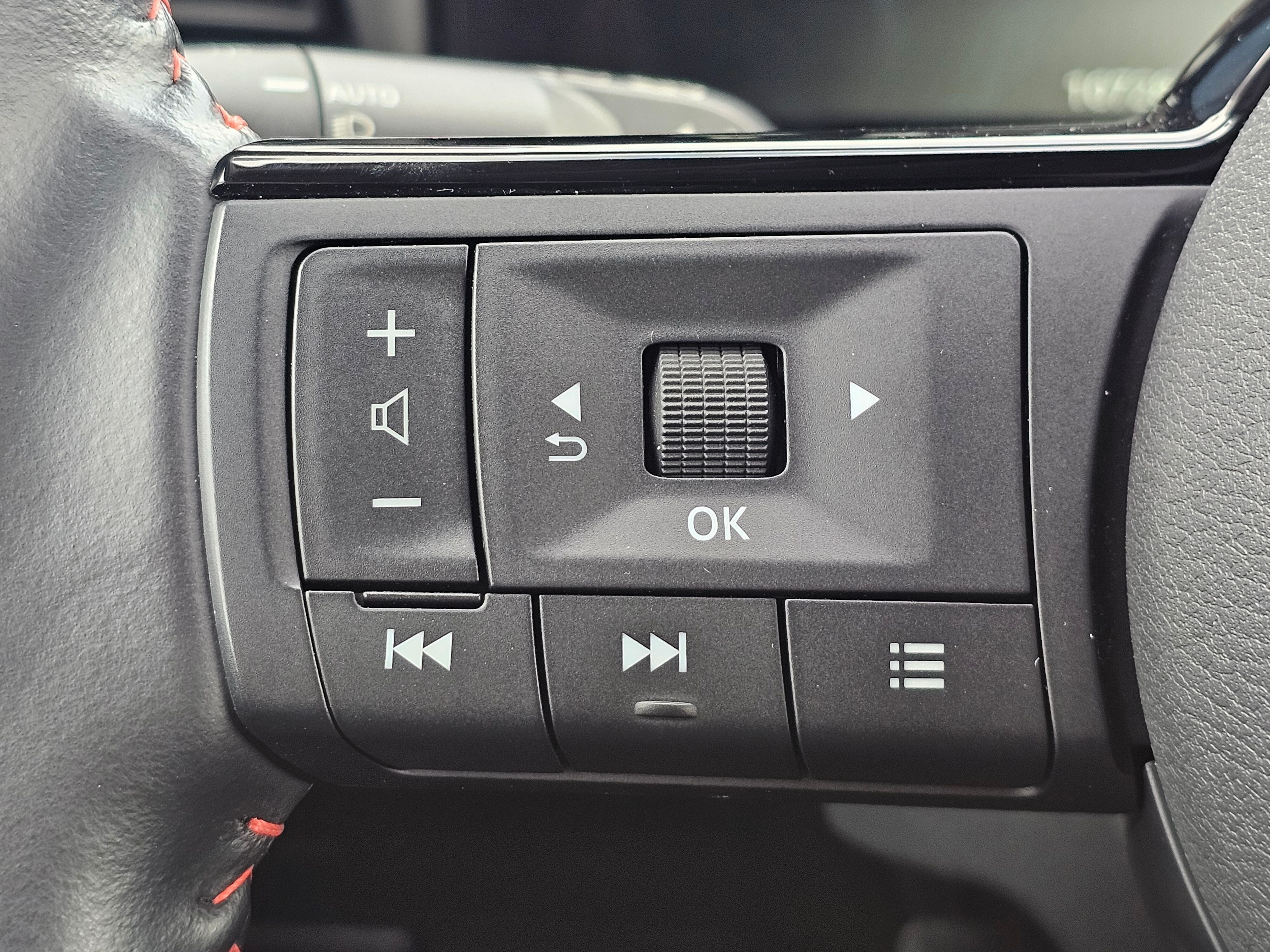 2025 Nissan Kicks SR Intelligent AWD