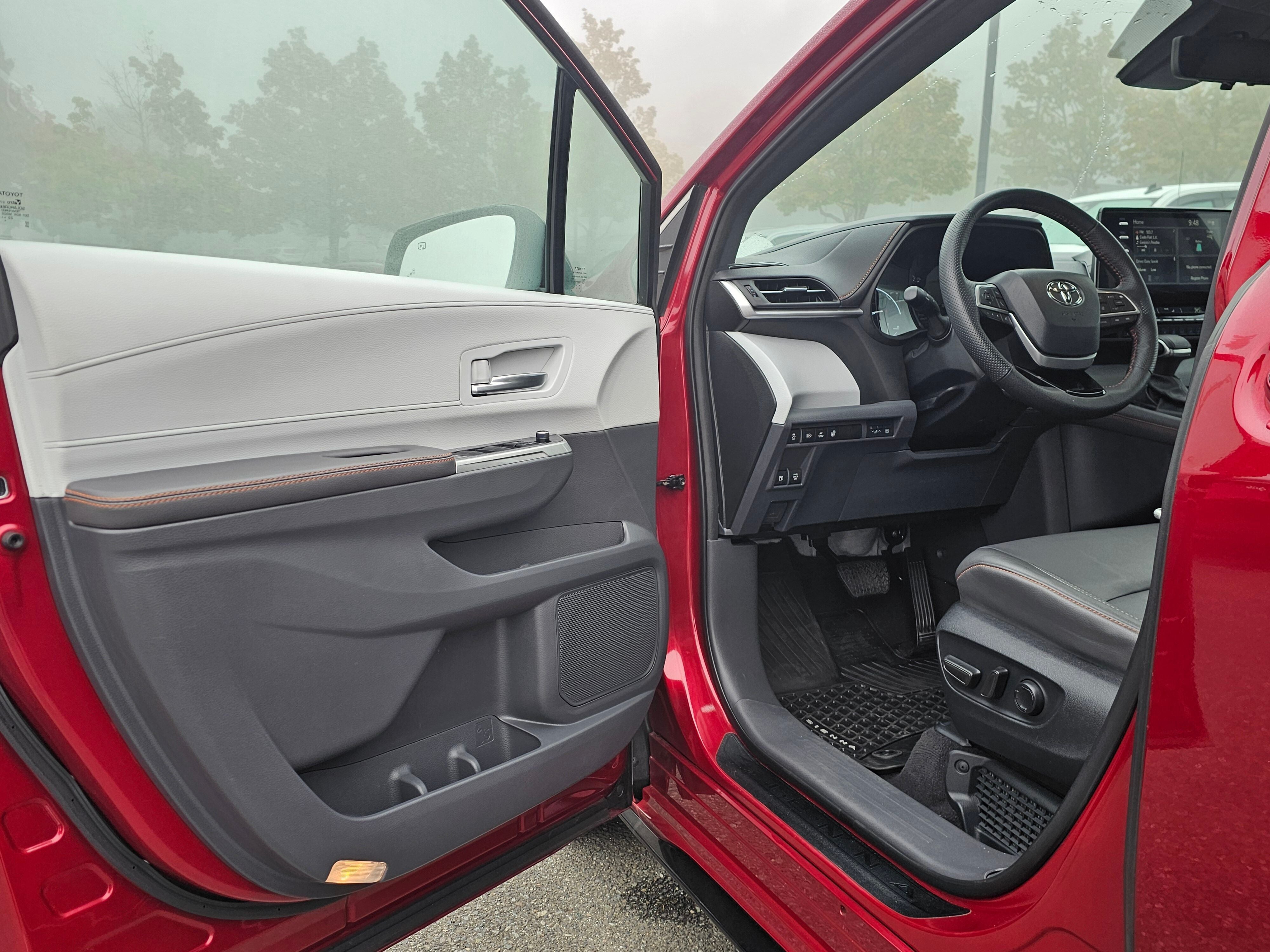 2023 Toyota Sienna LE