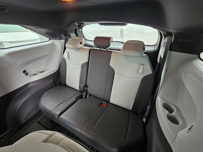2023 Toyota Sienna LE