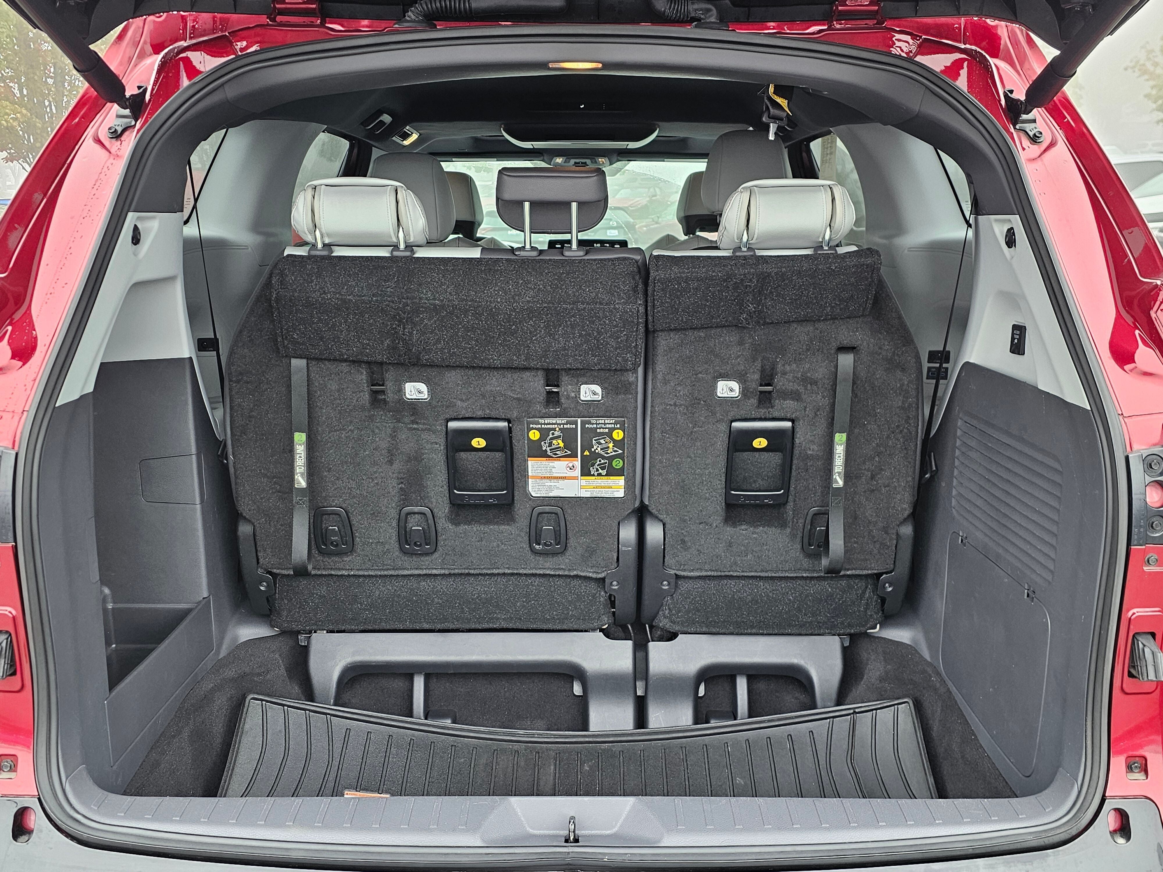 2023 Toyota Sienna LE