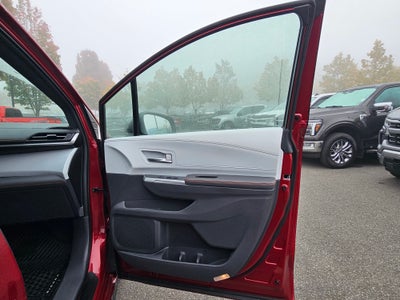 2023 Toyota Sienna LE