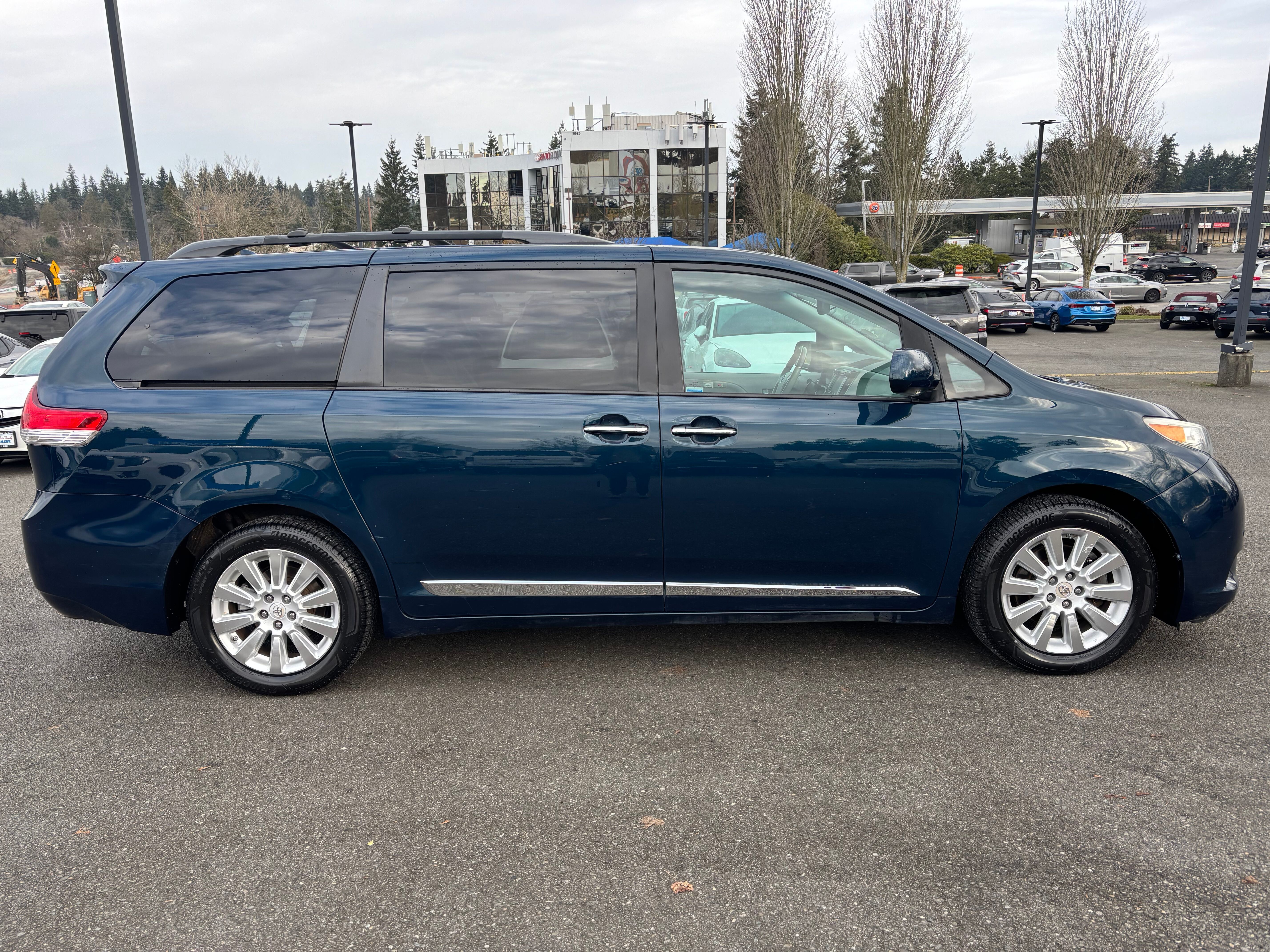2012 Toyota Sienna XLE AAS
