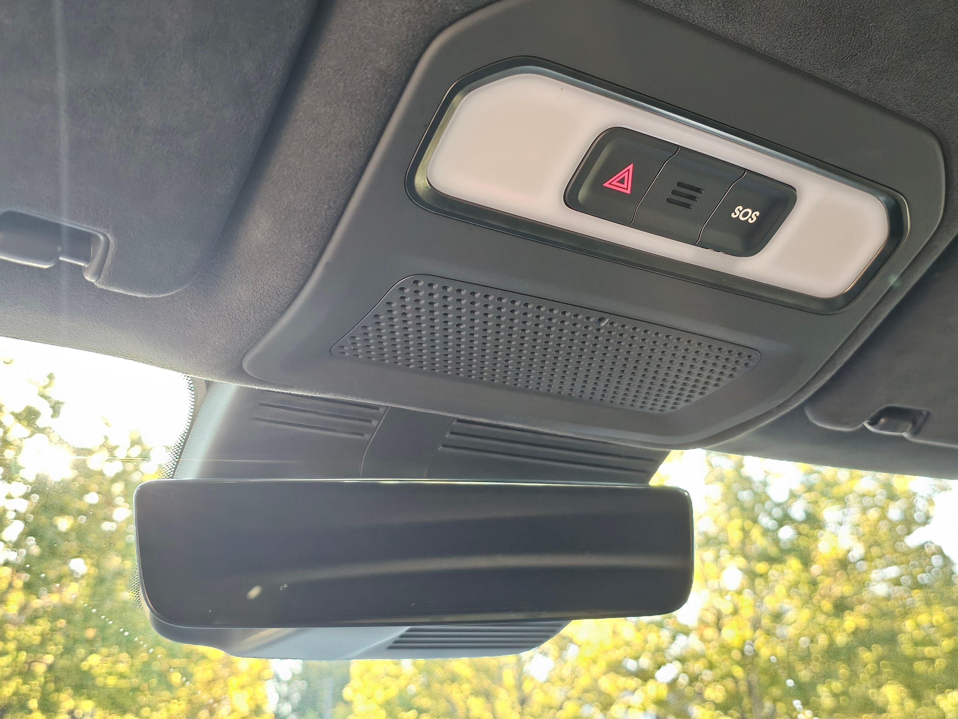2025 RIVIAN R1S Adventure