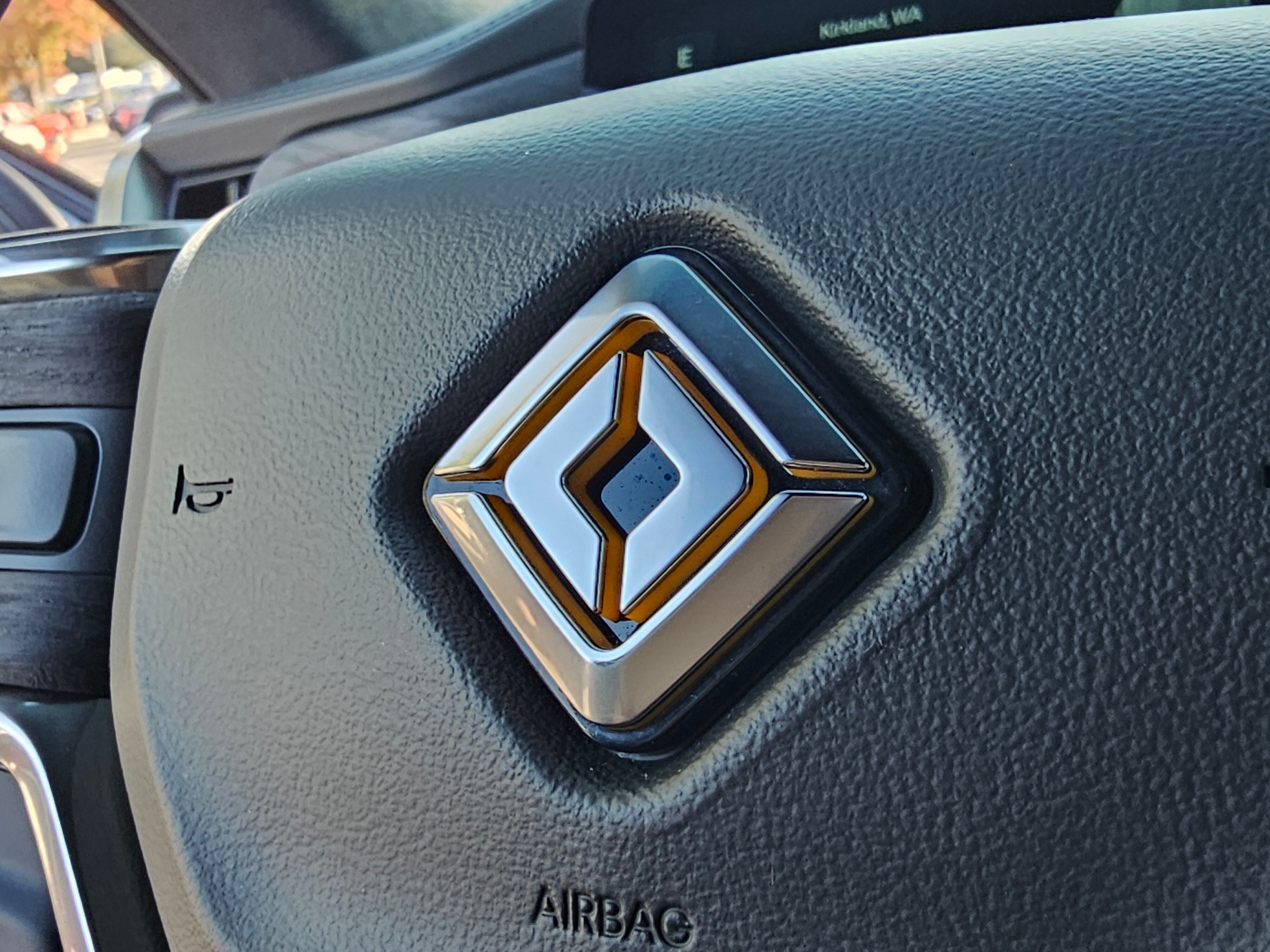 2025 RIVIAN R1S Adventure