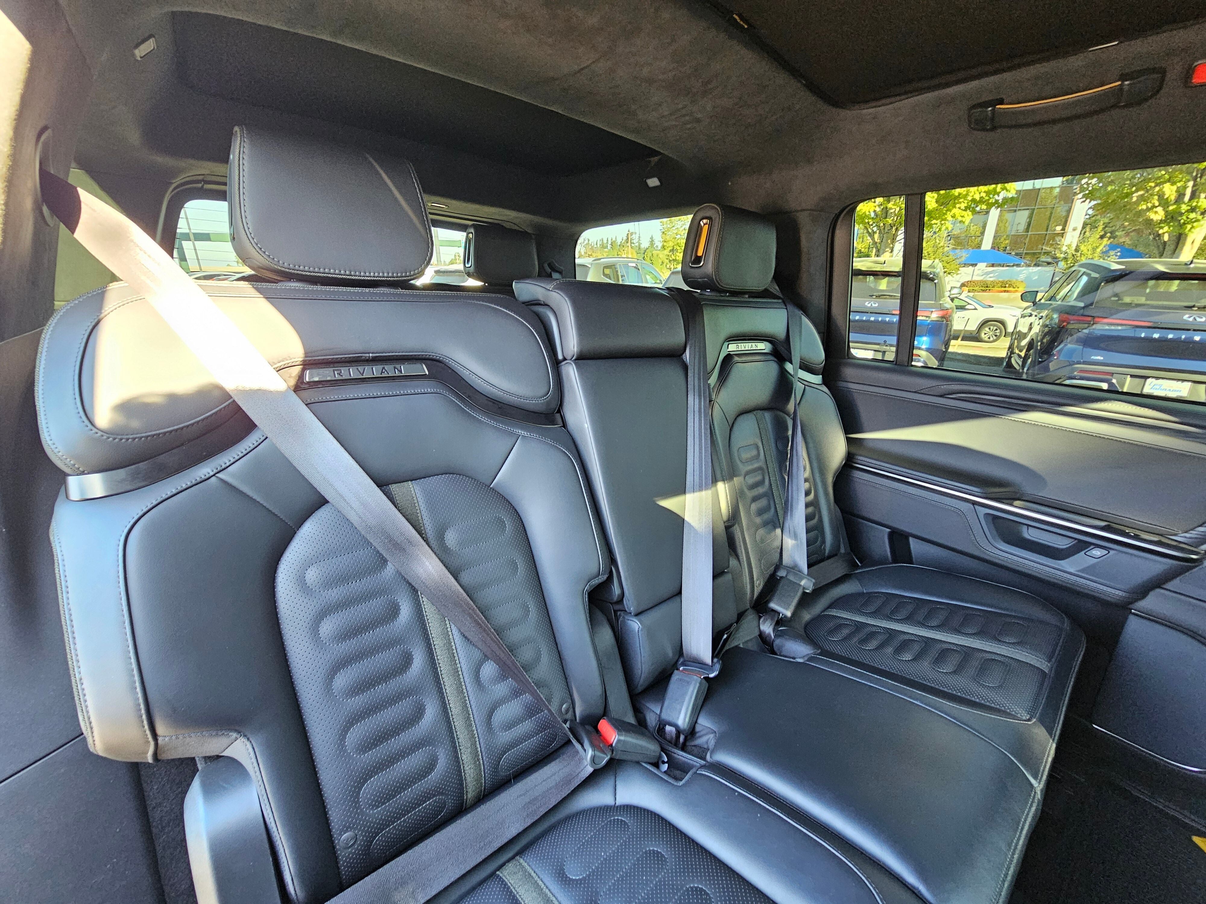 2025 RIVIAN R1S Adventure