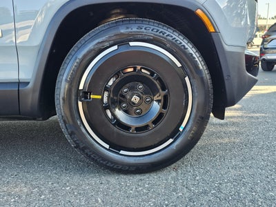 2025 RIVIAN R1S Adventure