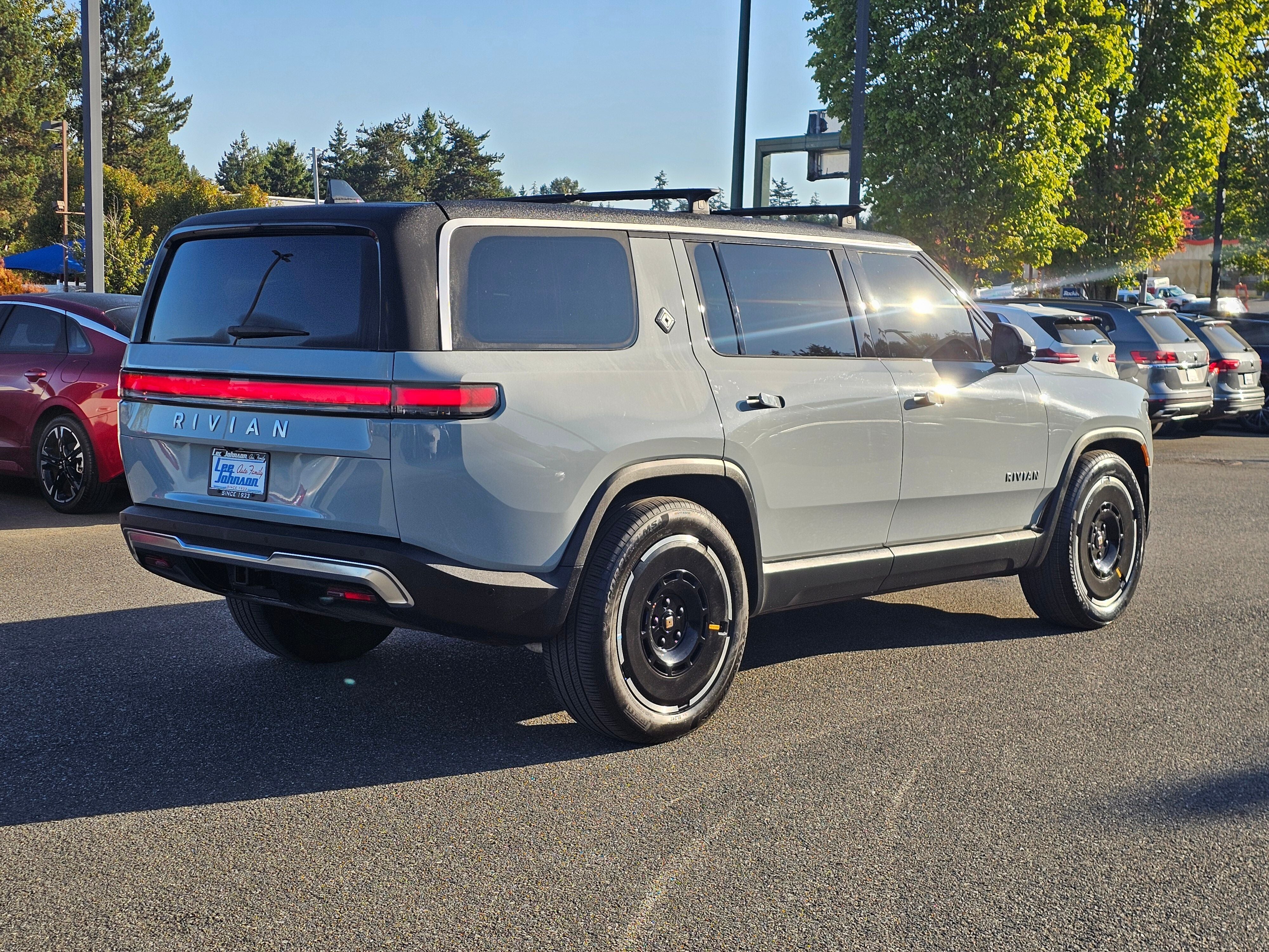 2025 RIVIAN R1S Adventure