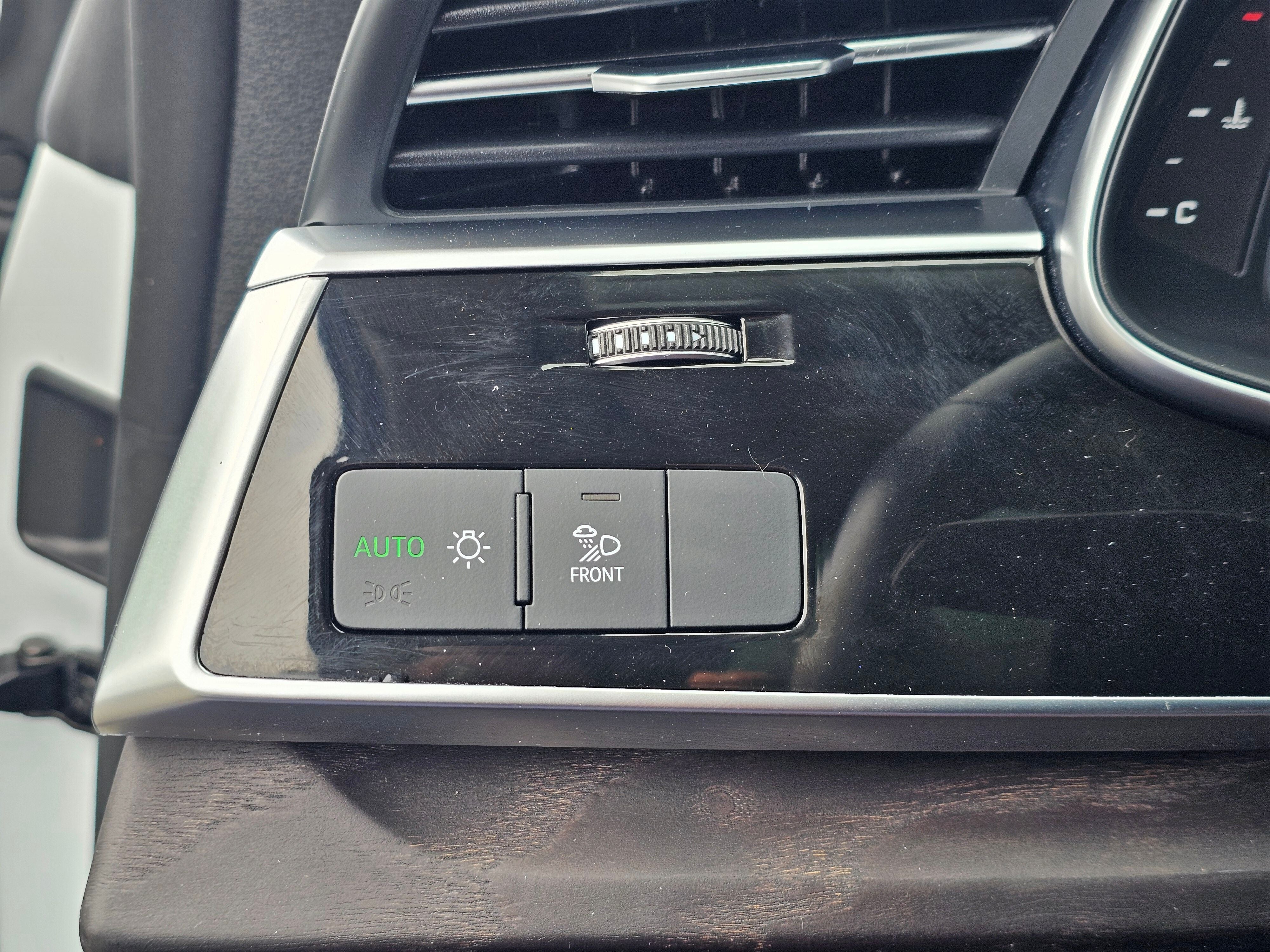 2023 Audi Q8 Premium Plus