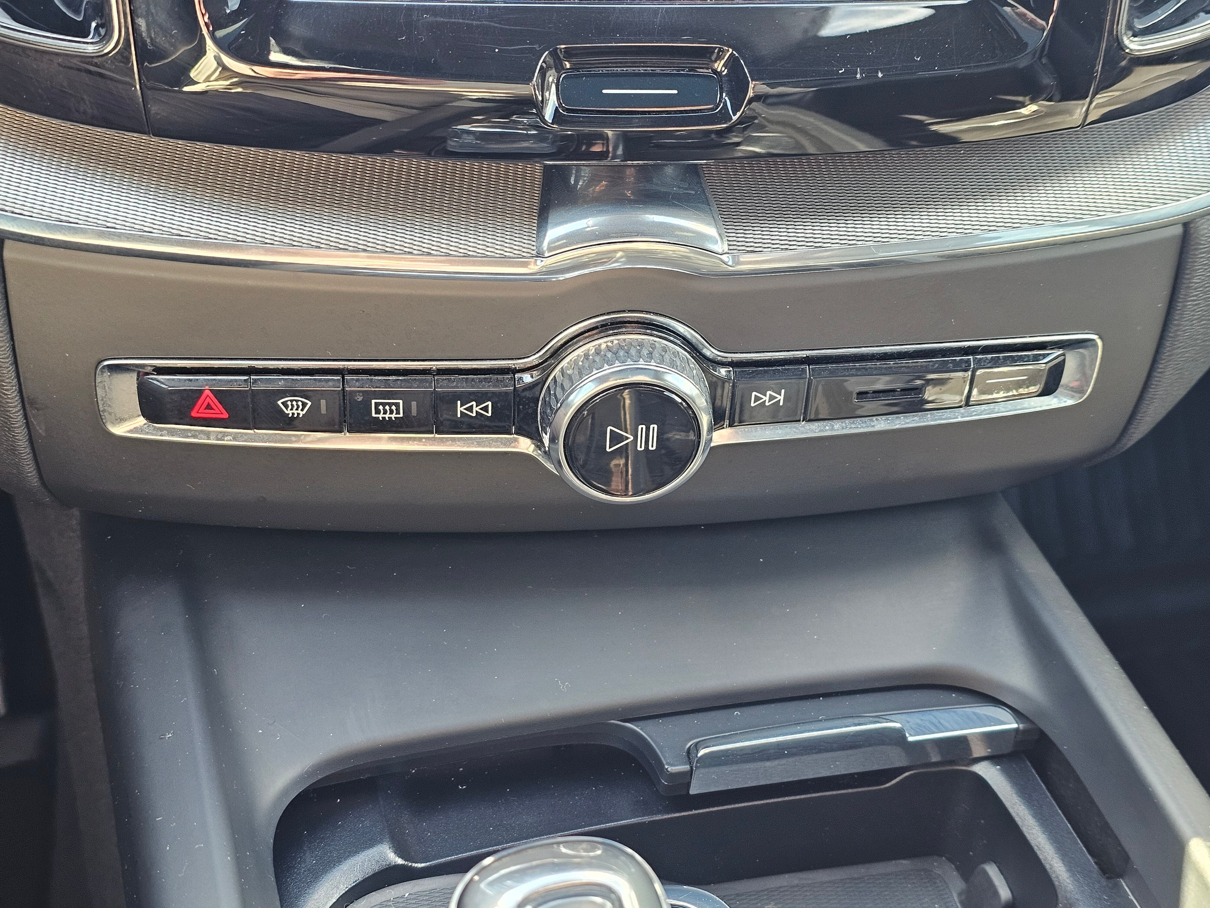 2018 Volvo XC60 R-Design