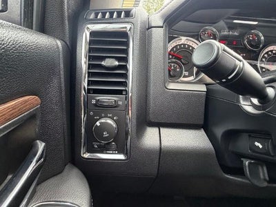 2016 RAM 1500 4WD Crew Cab 5.7 Ft Box Laramie