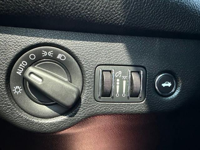 2016 Dodge Challenger 2dr Cpe SXT Plus