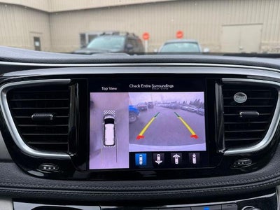 2018 Chrysler Pacifica Hybrid Limited FWD