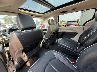 2021 Chrysler Pacifica Hybrid Limited FWD