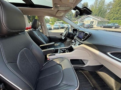 2021 Chrysler Pacifica Hybrid Limited FWD