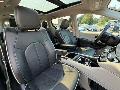 2021 Chrysler Pacifica Hybrid Limited FWD