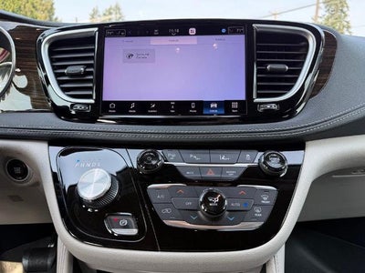 2021 Chrysler Pacifica Hybrid Limited FWD