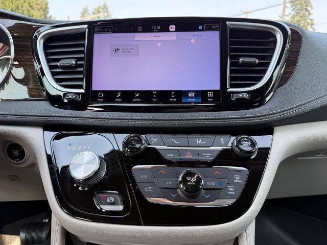 2021 Chrysler Pacifica Hybrid Limited FWD