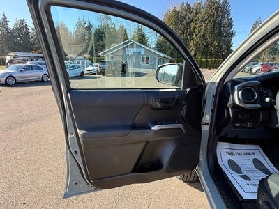 2022 Toyota Tacoma 4WD 4WD SR5 Double Cab 5' Bed V6 AT (GS)