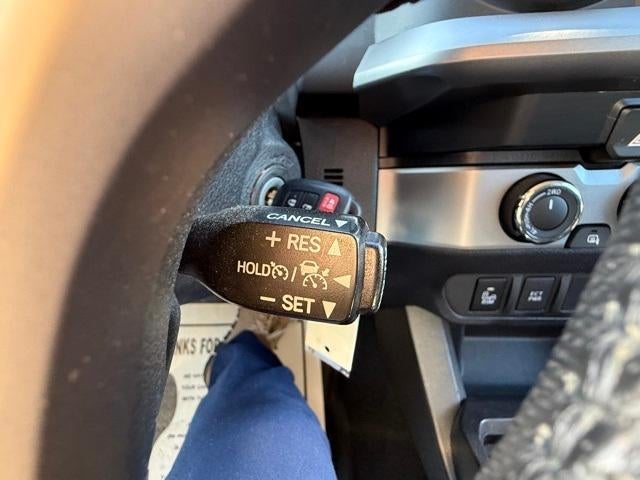 2022 Toyota Tacoma 4WD 4WD SR5 Double Cab 5' Bed V6 AT (GS)