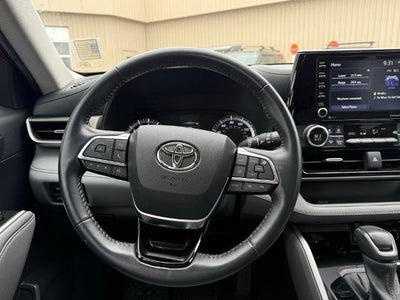 2021 Toyota Highlander LE AWD (SE)