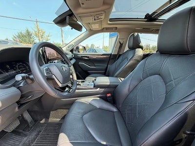 2026 Toyota Highlander Hybrid Platinum AWD (Natl)