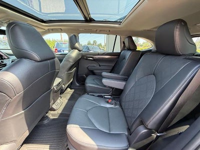 2026 Toyota Highlander Hybrid Platinum AWD (Natl)