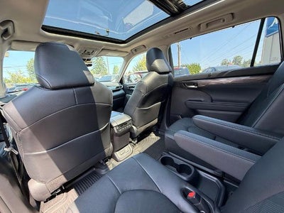 2026 Toyota Highlander Hybrid Platinum AWD (Natl)