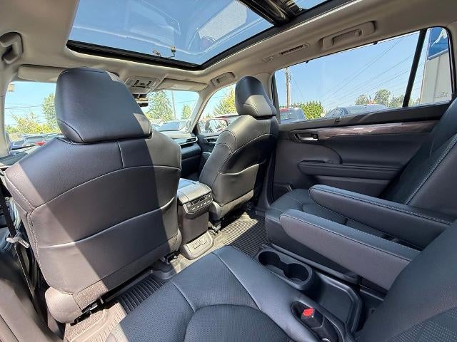 2026 Toyota Highlander Hybrid Platinum AWD (Natl)