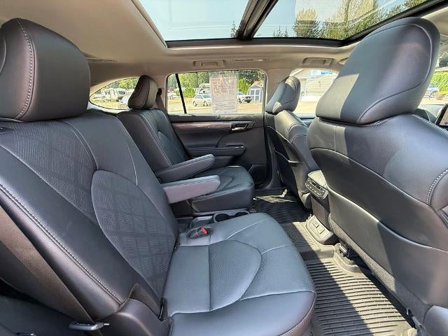 2026 Toyota Highlander Hybrid Platinum AWD (Natl)