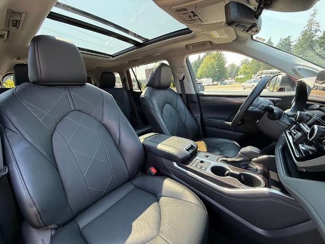 2026 Toyota Highlander Hybrid Platinum AWD (Natl)