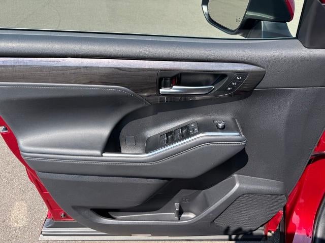 2026 Toyota Highlander Hybrid Platinum AWD (Natl)