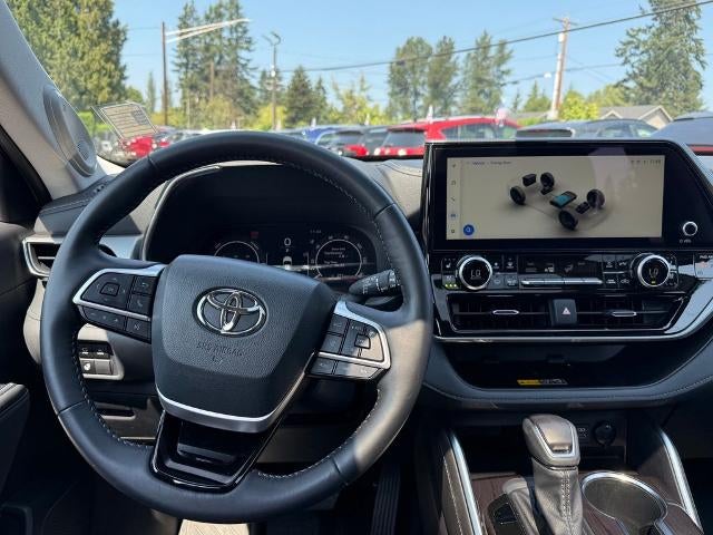 2026 Toyota Highlander Hybrid Platinum AWD (Natl)