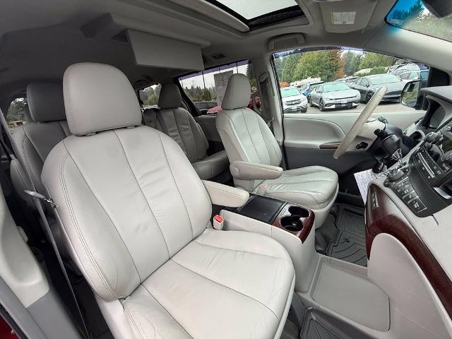 2012 Toyota Sienna 5dr 8-Pass Van V6 XLE FWD (Natl)