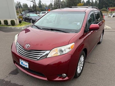 2012 Toyota Sienna 5dr 8-Pass Van V6 XLE FWD (Natl)