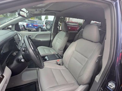 2018 Toyota Sienna XLE FWD 8-Passenger (Natl)