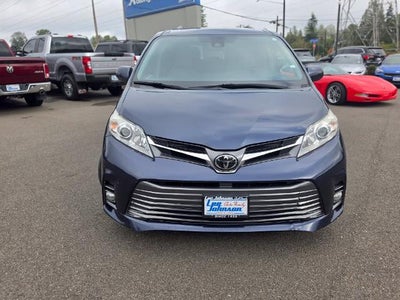 2018 Toyota Sienna XLE FWD 8-Passenger (Natl)