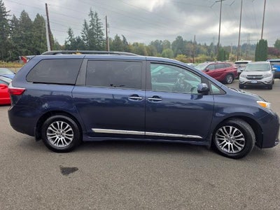2018 Toyota Sienna XLE FWD 8-Passenger (Natl)