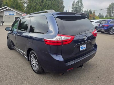2018 Toyota Sienna XLE FWD 8-Passenger (Natl)