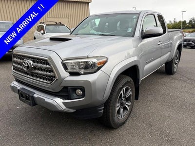 2017 Toyota Tacoma TRD Sport Access Cab 6' Bed V6 4x4 MT (Natl)