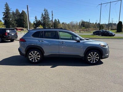 2024 Toyota Corolla Cross XLE 2WD (Natl)