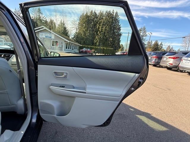 2013 Toyota Prius v 5dr Wgn Two (Natl)