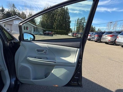 2013 Toyota Prius v 5dr Wgn Two (Natl)