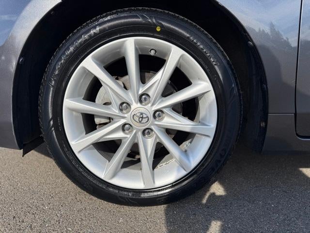 2013 Toyota Prius v 5dr Wgn Two (Natl)