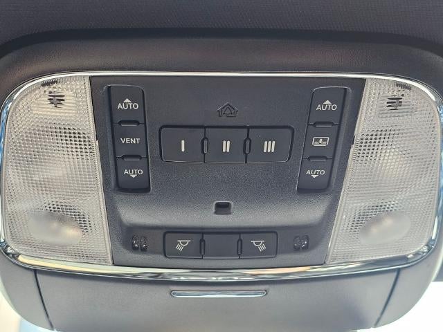 2023 Chrysler 300 300C RWD