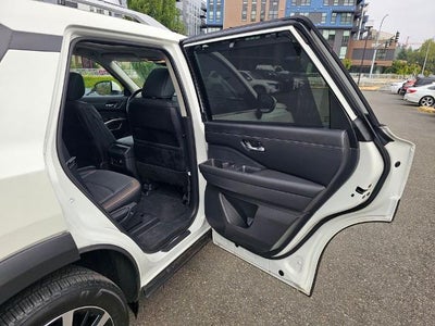2024 Nissan Pathfinder Platinum 4WD