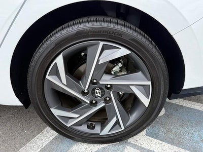 2025 Hyundai ELANTRA Limited IVT