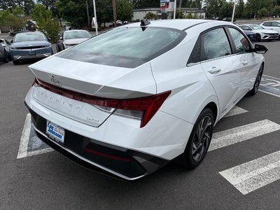 2025 Hyundai ELANTRA Limited IVT