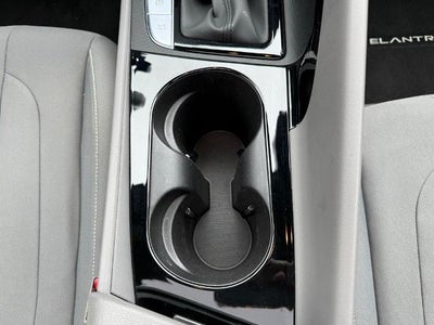 2024 Hyundai ELANTRA SEL IVT