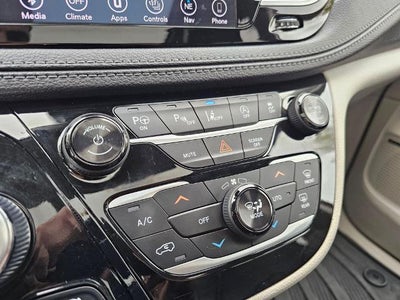 2018 Chrysler Pacifica Limited FWD